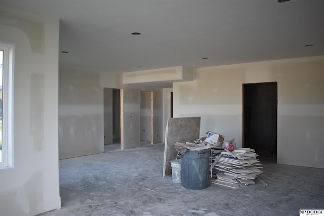 spare room featuring concrete floors