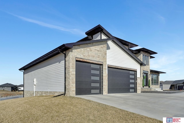 exterior space with a lawn