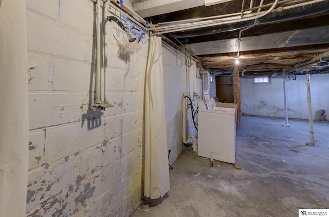 basement with washer / clothes dryer