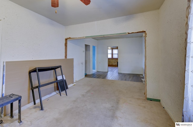 carpeted empty room featuring ceiling fan