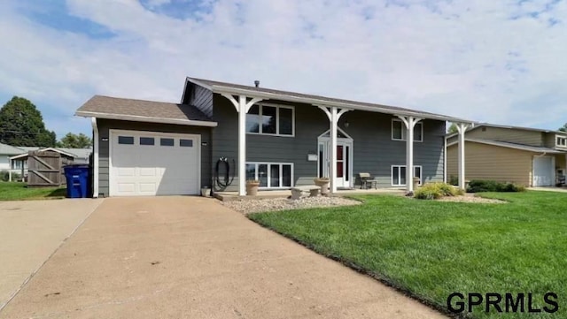 view of front facade featuring a garage and a front yard