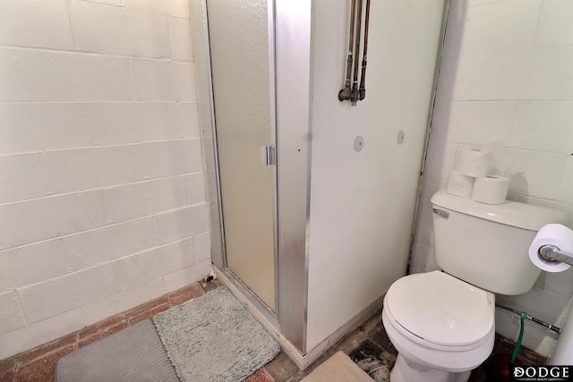 bathroom with toilet and a shower with door