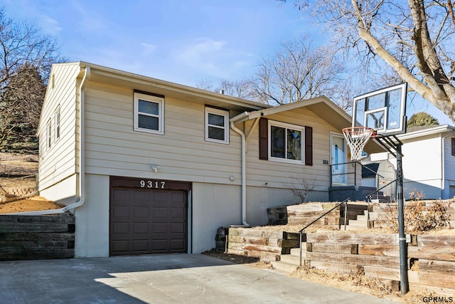 view of front of property featuring a garage