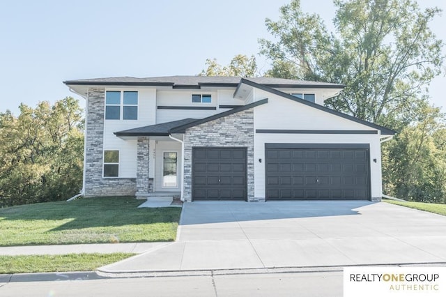 view of front of home featuring a garage and a front yard