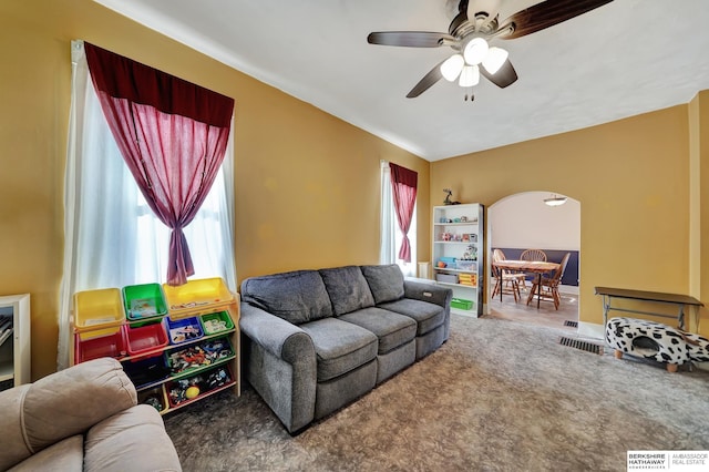 carpeted living room featuring ceiling fan