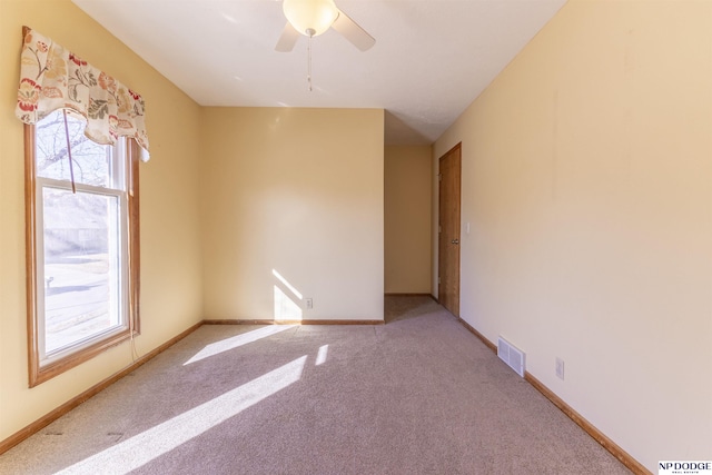 carpeted empty room featuring ceiling fan