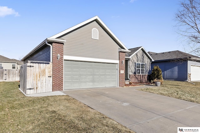 view of front of home featuring a front lawn