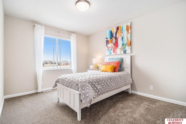 bedroom with carpet flooring