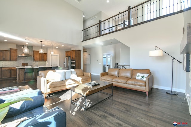 living room with dark wood-type flooring and sink