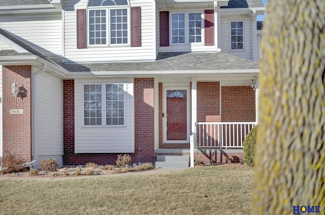 property entrance featuring a yard