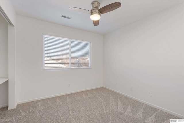 carpeted empty room featuring ceiling fan