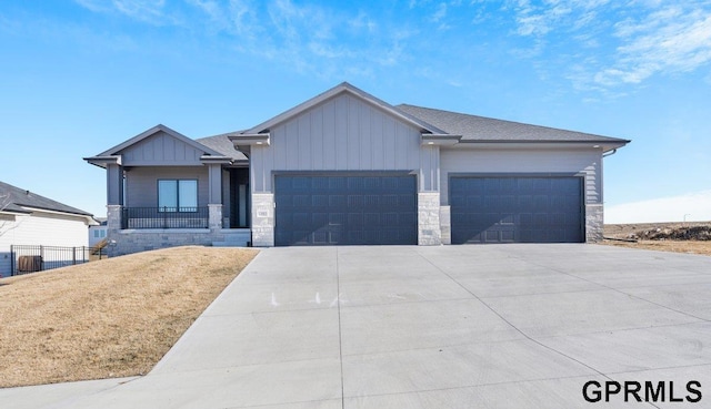 view of front facade with a garage