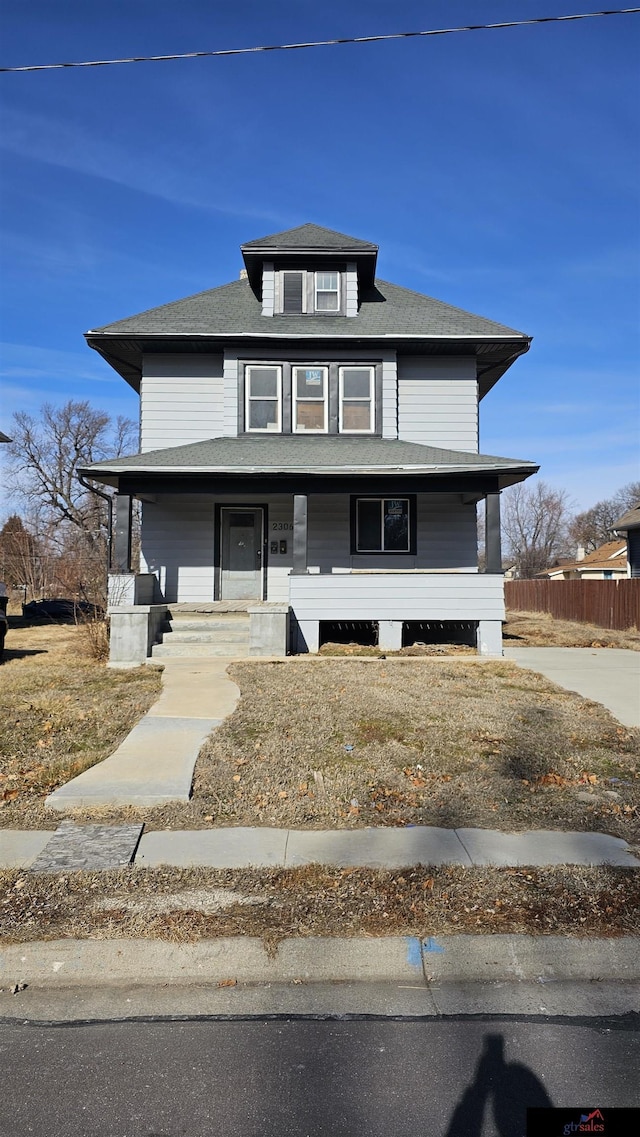 view of front of home with covered porch and a front yard