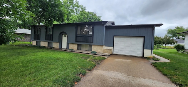 bi-level home with a garage and a front yard