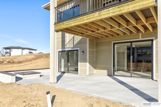 view of patio with an outdoor fire pit