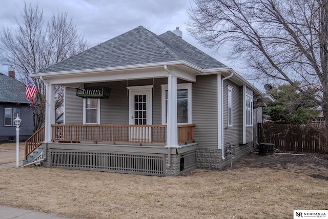 bungalow with a front yard and covered porch