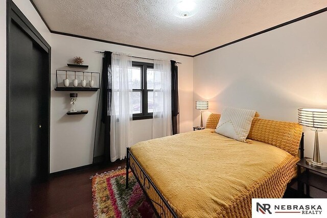 bedroom featuring dark wood-type flooring and a textured ceiling