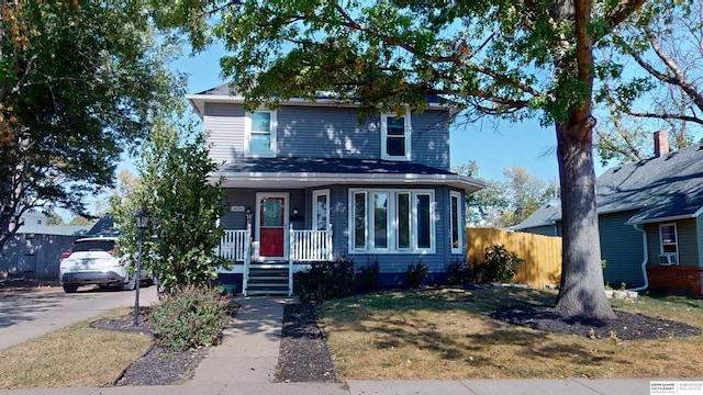 view of front of property with a front lawn and covered porch