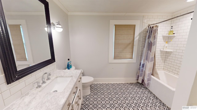 full bathroom featuring shower / bathtub combination with curtain, crown molding, backsplash, vanity, and toilet