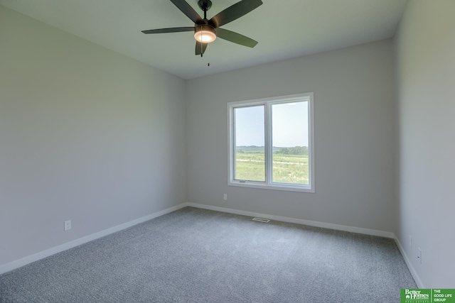 carpeted empty room featuring ceiling fan