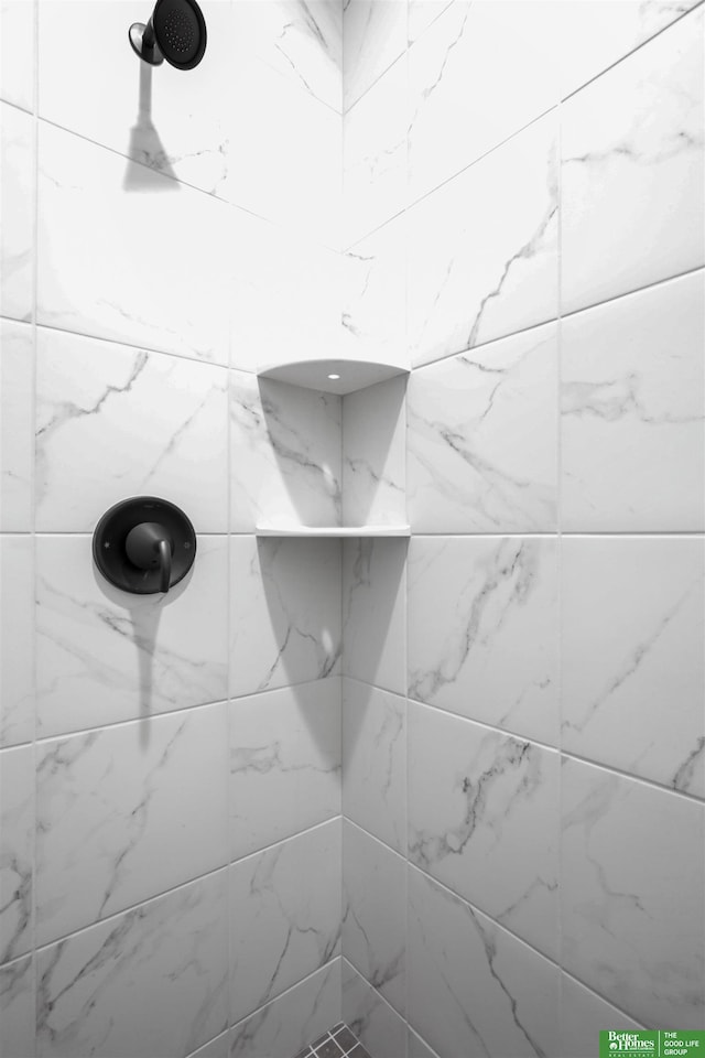 details featuring a tile shower