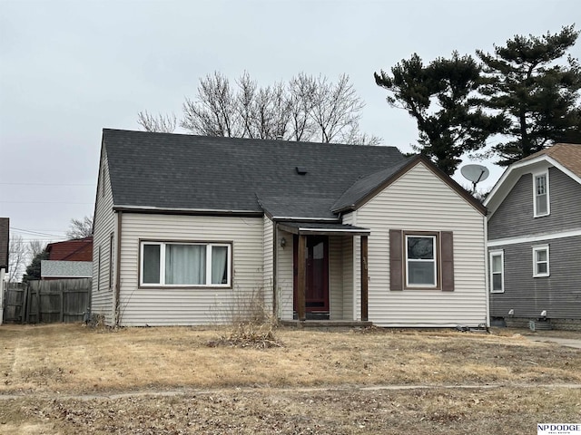 view of front of house with a front lawn