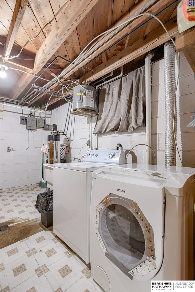 clothes washing area featuring washing machine and dryer