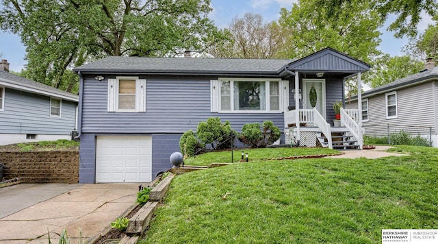 view of front facade featuring a garage and a front yard