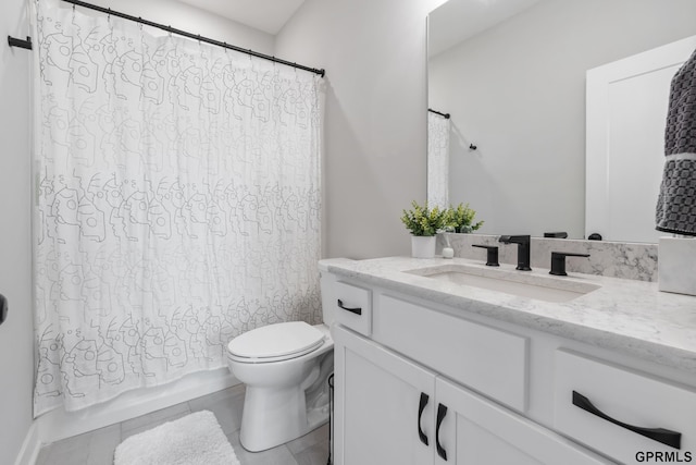 full bathroom with shower / tub combo with curtain, vanity, and toilet