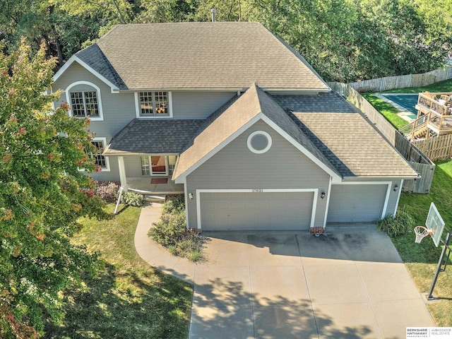 view of front of home featuring a front yard