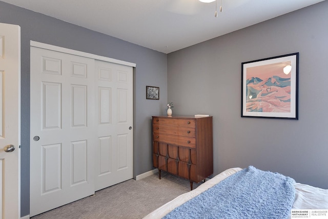 bedroom featuring carpet floors, a closet, and ceiling fan