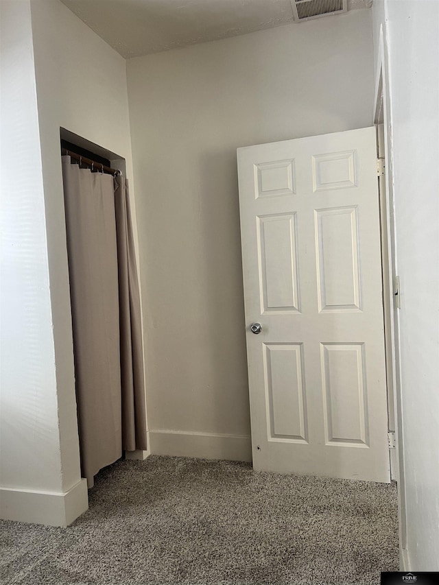 bathroom featuring visible vents and baseboards