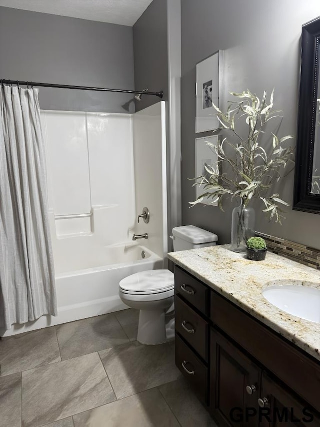 full bathroom featuring shower / tub combo with curtain, vanity, and toilet