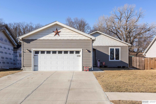 view of front facade with a garage and a front yard