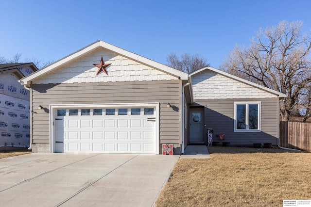 view of front facade featuring a garage and a front lawn