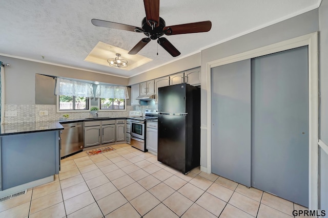 kitchen featuring stainless steel appliances, tasteful backsplash, and gray cabinets