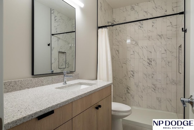 bathroom with vanity, toilet, and curtained shower