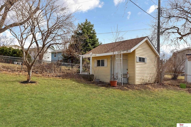 view of outdoor structure featuring an outbuilding and a fenced backyard