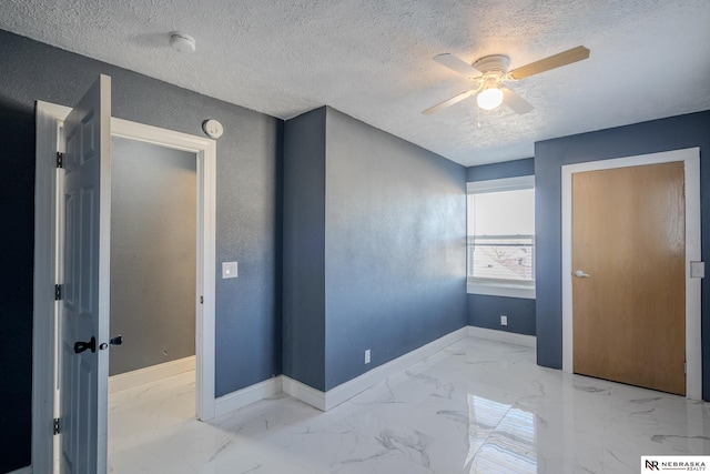 bedroom featuring ceiling fan and a textured ceiling