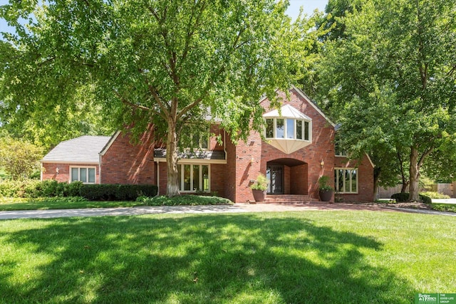 view of front of property with a front yard