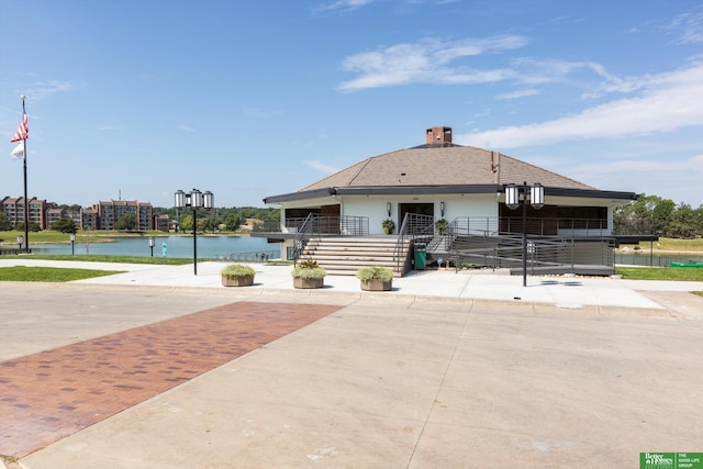 view of front of property featuring a water view