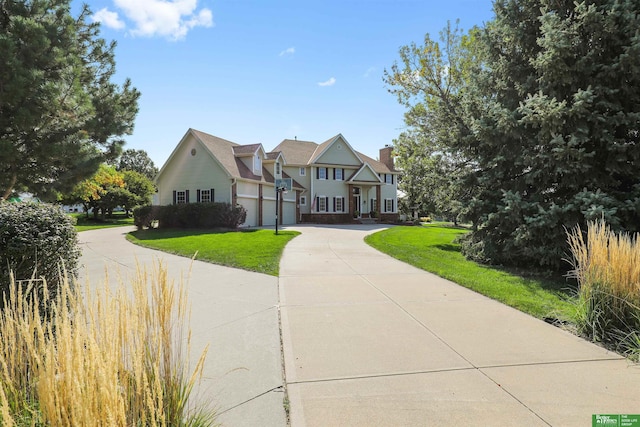 view of front facade with a front lawn