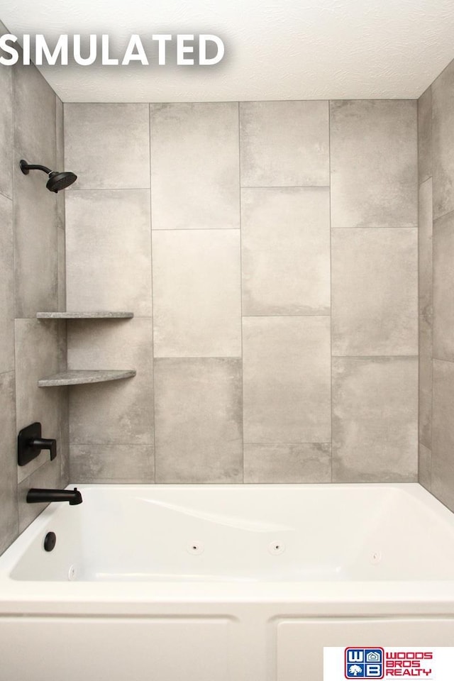 bathroom with tiled shower / bath