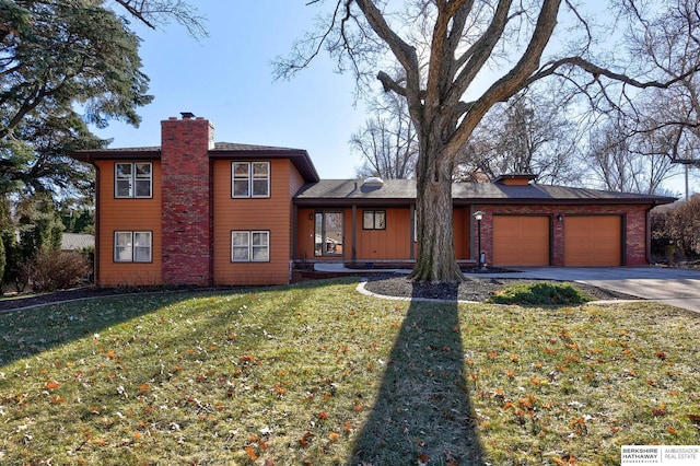 view of front facade with a garage and a front yard