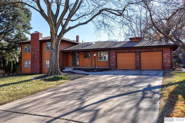 view of front of property featuring a garage and a front yard