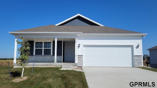 view of front facade with a garage and a front yard