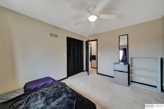 carpeted bedroom featuring ceiling fan