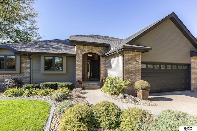 view of front of home featuring a garage