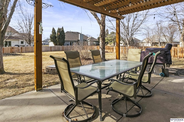 view of patio featuring a pergola