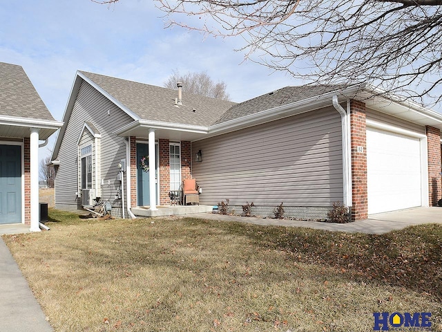 view of front facade featuring a garage and a front yard